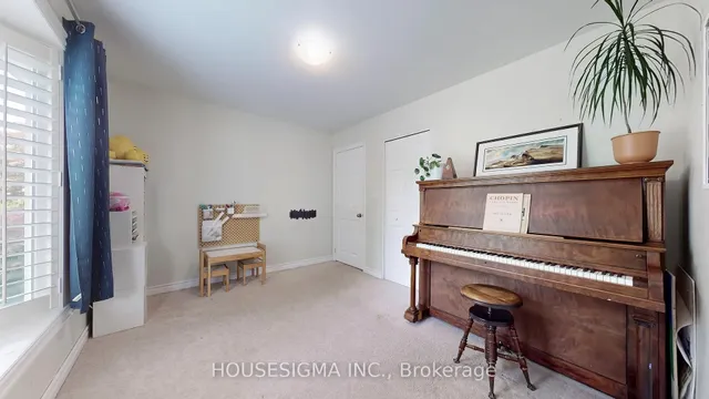 Additional image 16 of 641 Glen Moor Cres