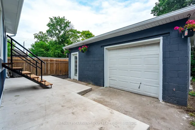 Additional image 37 of 10 Comet Ave