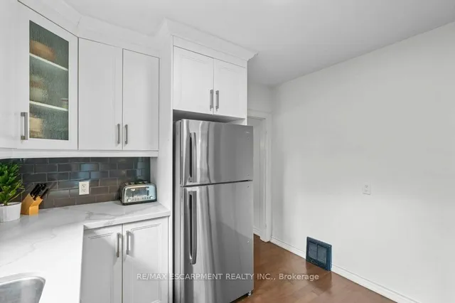 Additional image 17 of 103 Cameron Ave