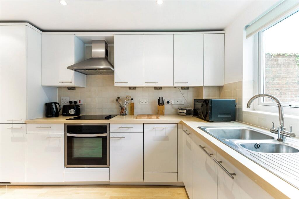 Additional image 7 of Roundwood Lane, Harpenden, Hertfordshire, AL5