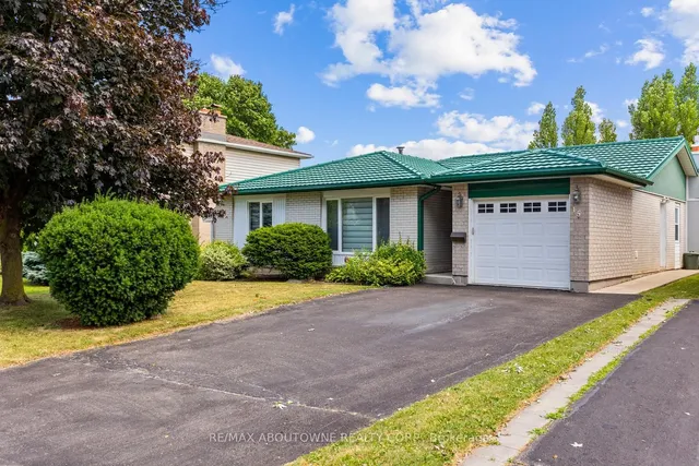 15 Lockton Cres
