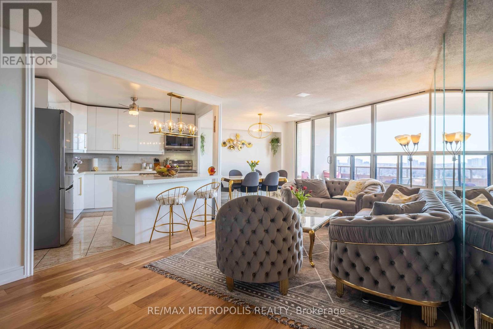 Property image for PH01 - 15 VICORA LINKWAY|Toronto (Flemingdon Park), Ontario M3C1A9