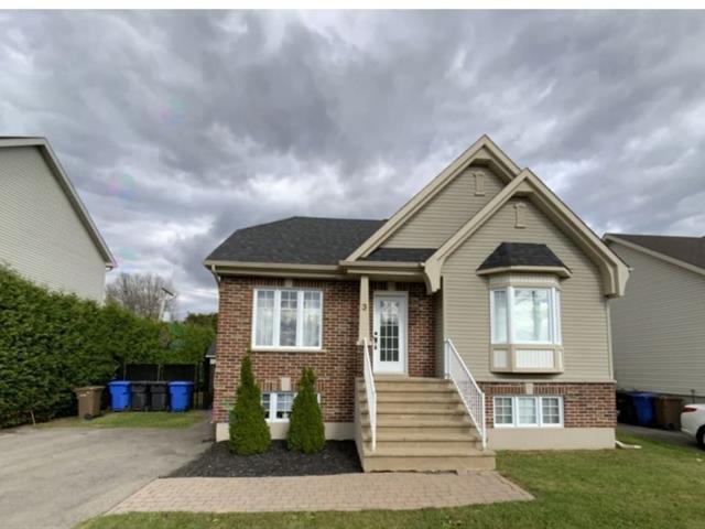 3-3A Rue Jauran|Blainville, Quebec J7C0A6