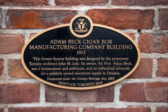 736 Dundas St Unit 402