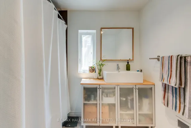 Additional image 33 of 53 Lansdowne Ave