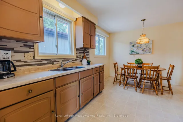 Additional image 14 of 840 Cedarbrae Ave