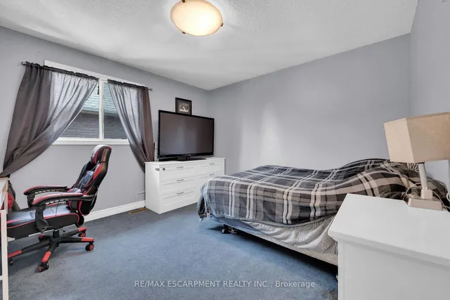 Additional image 32 of 28 DOLMAN St