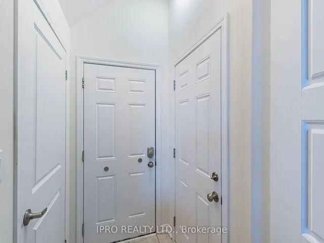 Additional image 30 of 67 Locker Pl