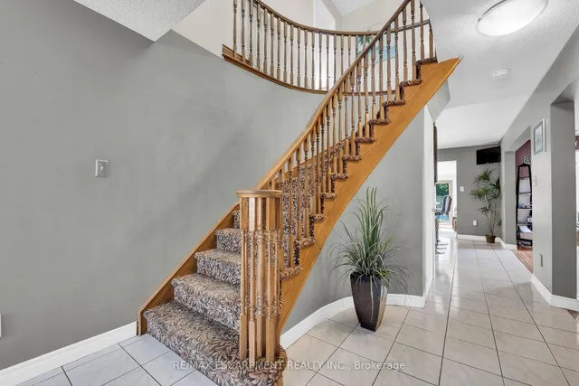 Additional image 25 of 28 DOLMAN St