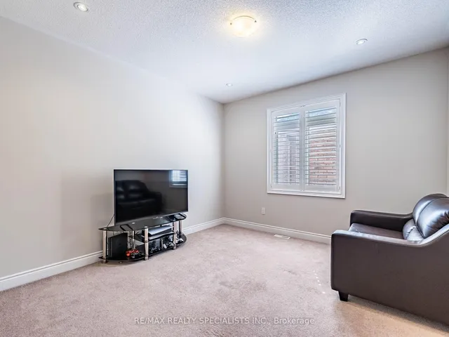 Additional image 30 of 28 Elbern Markell Dr