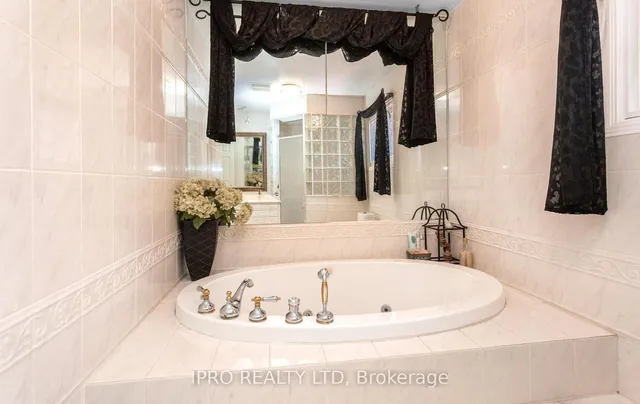 Additional image 27 of 12 Neville Cres