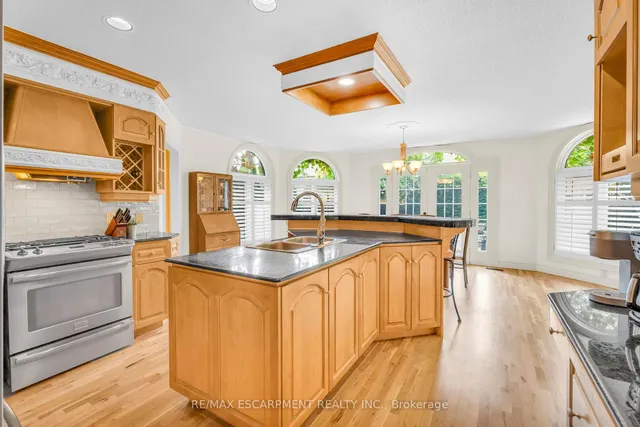 Additional image 16 of 484 Bush Dr