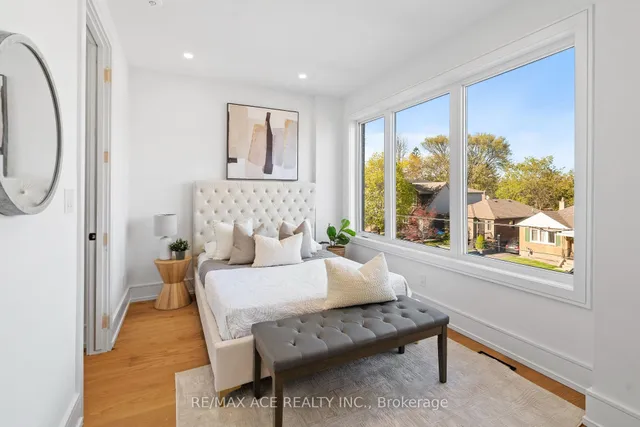 Additional image 29 of 122 Warden Ave