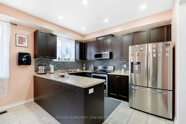 Additional image 8 of 33 Kayak Hts