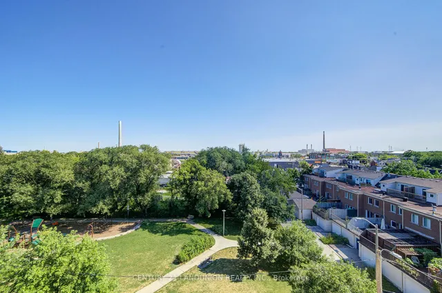 Additional image 40 of 1285 Queen St Unit 102