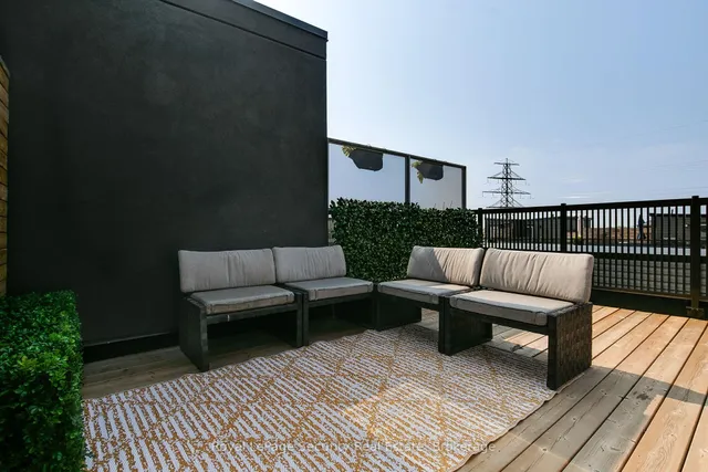 Additional image 33 of 40 Ed Clark Gdns Unit TH 22