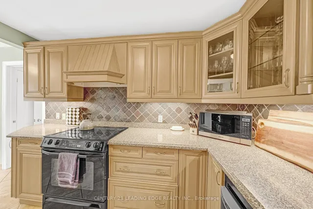 Additional image 36 of 215 Wexford Ave