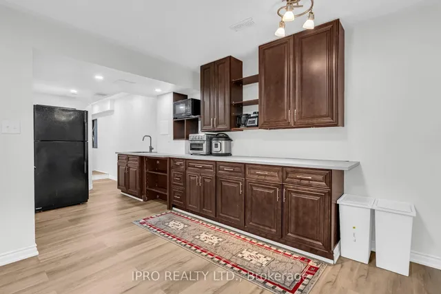 Additional image 29 of 564 Bessborough Dr