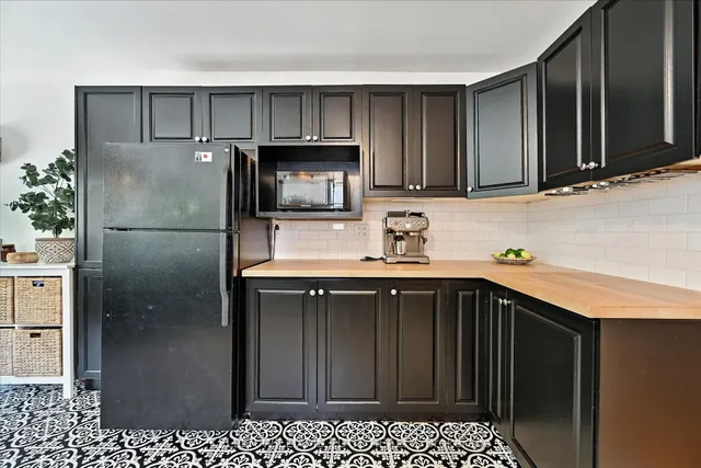 Additional image 15 of 94 Royal Ave