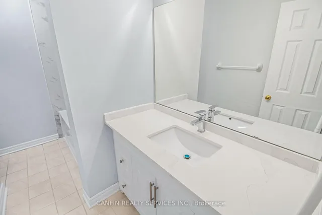 Additional image 19 of 212 Town House Cres Unit 212