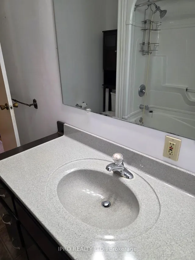 Additional image 10 of 215 Elmwood Cres