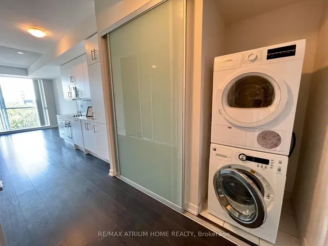 Additional image 9 of 297 College St Unit 618