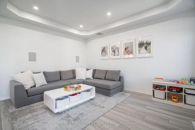 Additional image 16 of 80 Montreal Circ