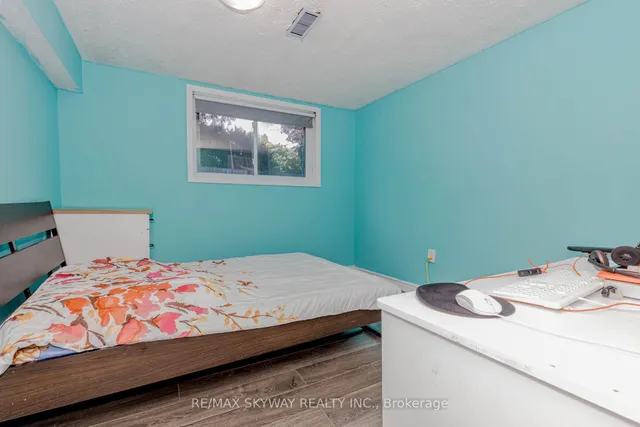 Additional image 40 of 3285 Lansdown Dr