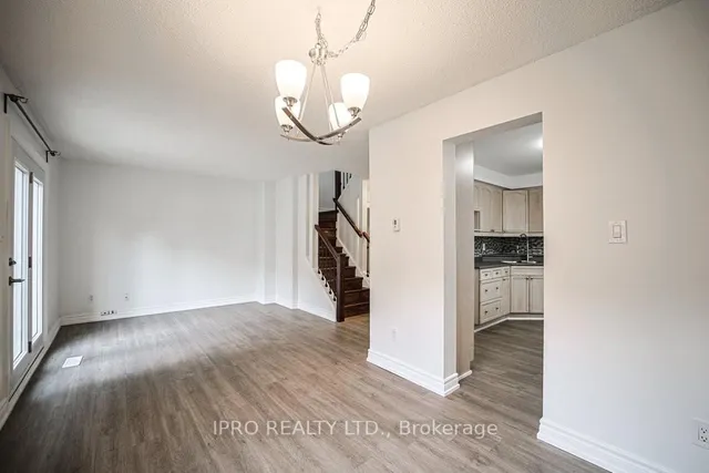 Additional image 4 of 38 Roehampton Cres