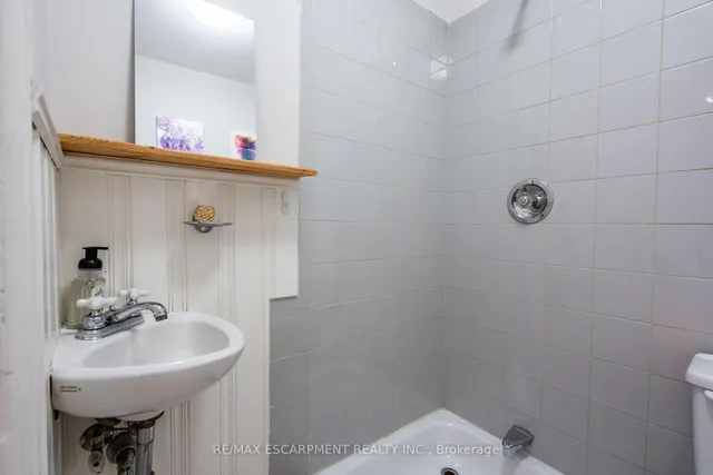 Additional image 8 of 35 Mountain Ave