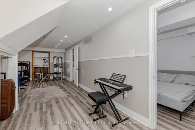 Additional image 33 of 17 Garden Ave