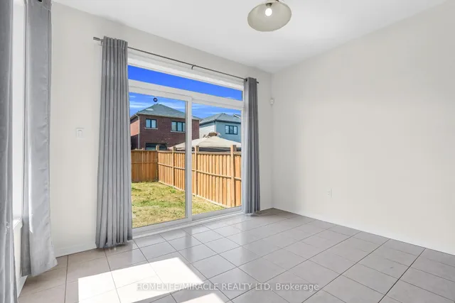 Additional image 16 of 23 Royal Coachman Way