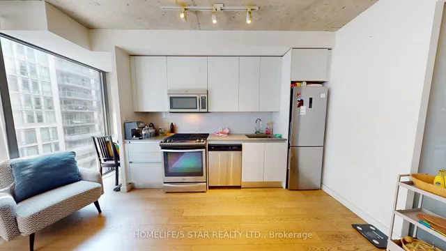 Additional image 2 of 111 Bathurst St Unit 714