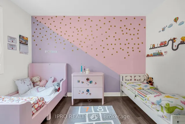 Additional image 26 of 564 Bessborough Dr