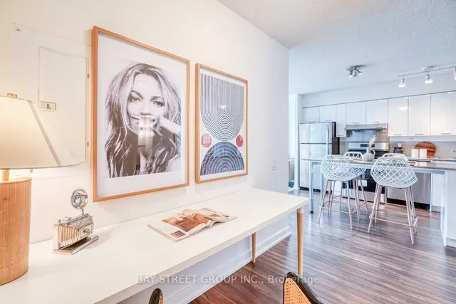 Additional image 18 of 29 Singer Crt Unit 512