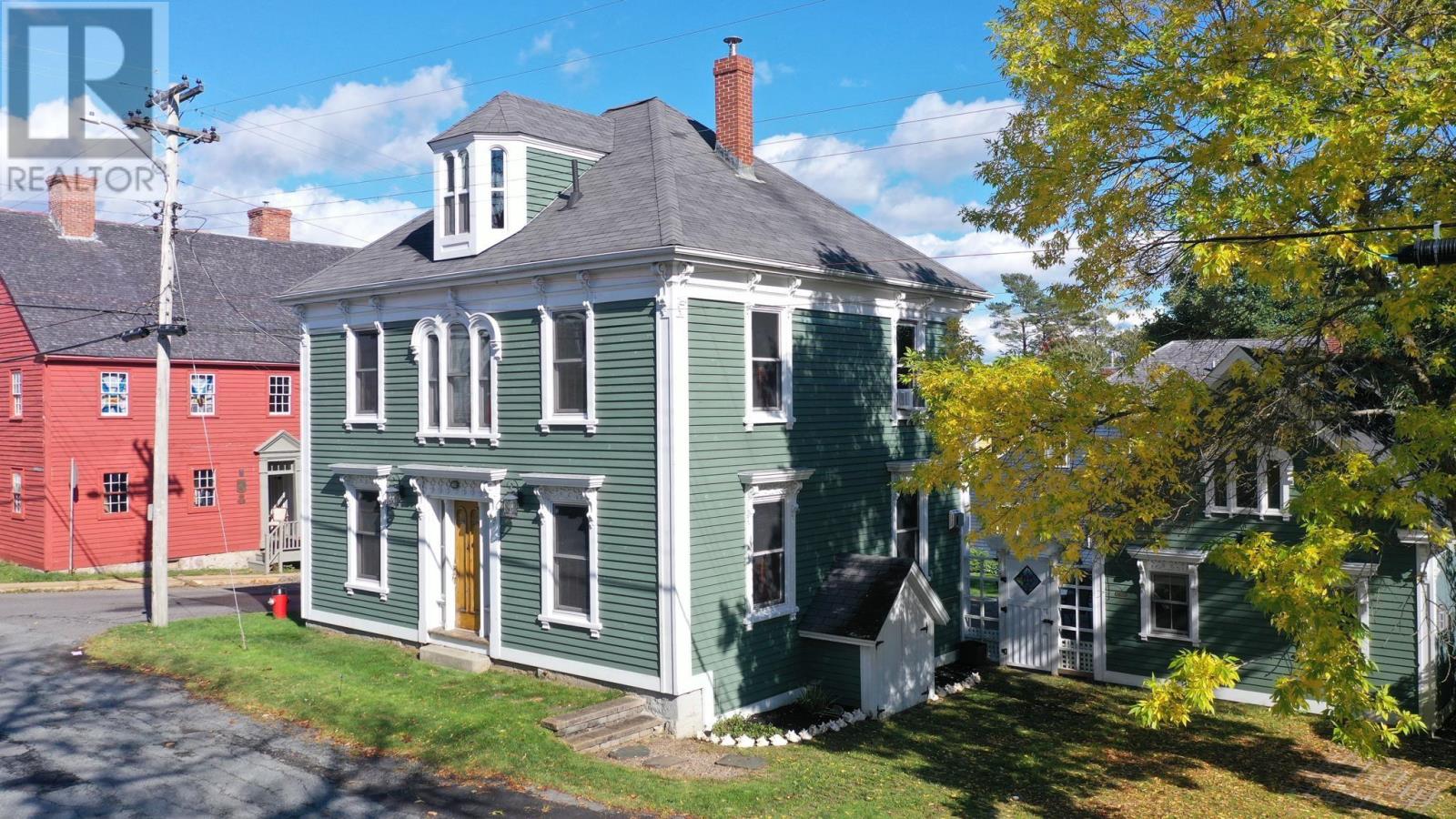 60 Cornwallis Street|Old-Town Lunenburg|Lunenburg, Nova Scotia B0J2C0
