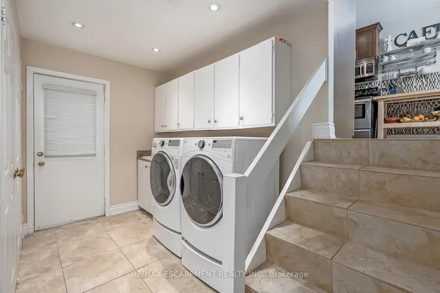 Additional image 13 of 275 Alexander Crt