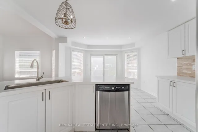Additional image 14 of 6 Baccarat Cres