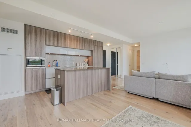 Additional image 16 of 151 Avenue Rd Unit 601