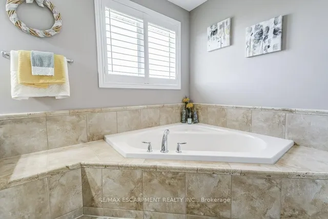 Additional image 30 of 33 Lockman Dr