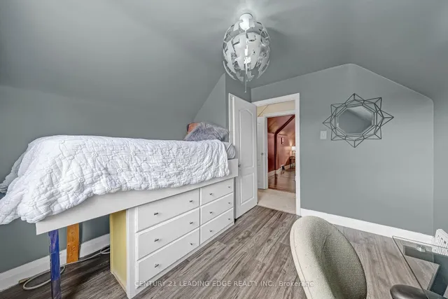 Additional image 29 of 215 Wexford Ave