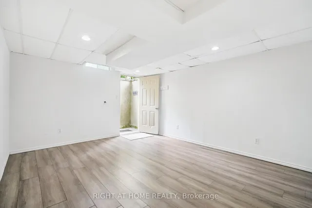 Additional image 27 of 309 Amberly Blvd