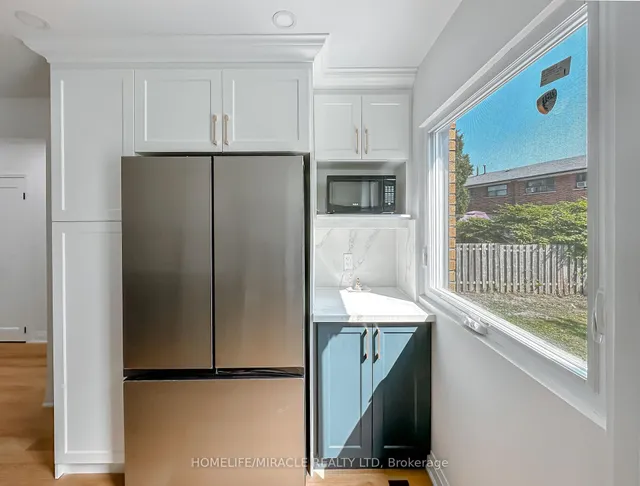 Additional image 14 of 3594 Laddie Cres