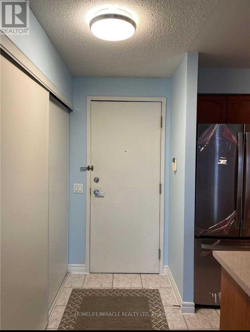 915 - 55 STRATHAVEN DRIVE|Mississauga (Hurontario), Ontario L5R4G9