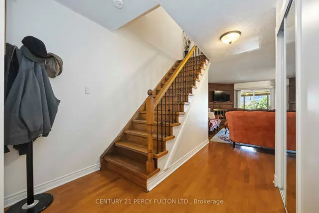 Additional image 18 of 17 Woodsview Ave