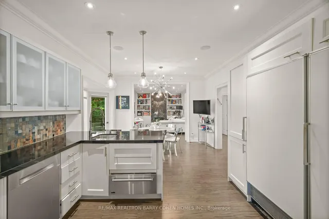 Additional image 9 of 566 Castlefield Ave