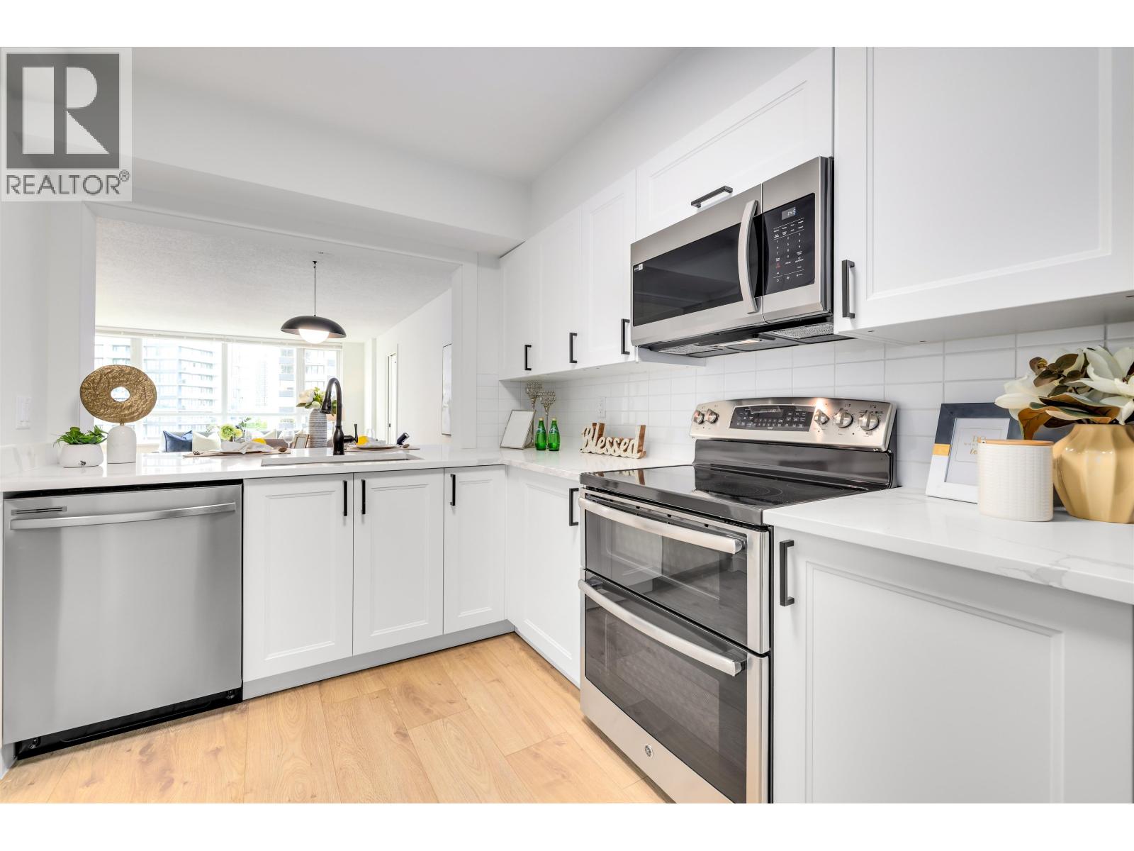 Property image for 905 6070 MCMURRAY AVENUE|Burnaby, British Columbia V5H4J3