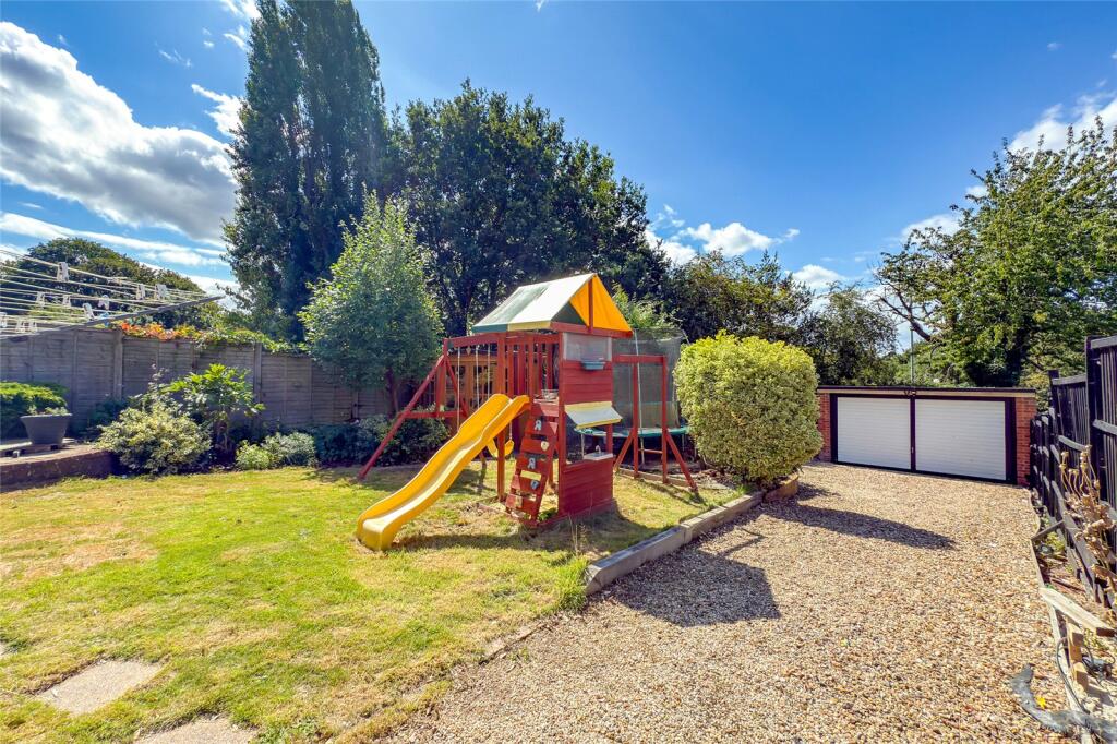 Additional image 14 of Mount Drive, Park Street, St. Albans, Hertfordshire, AL2