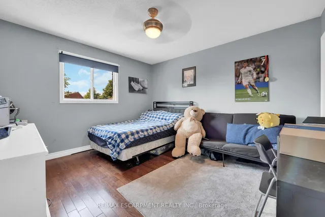 Additional image 31 of 28 DOLMAN St