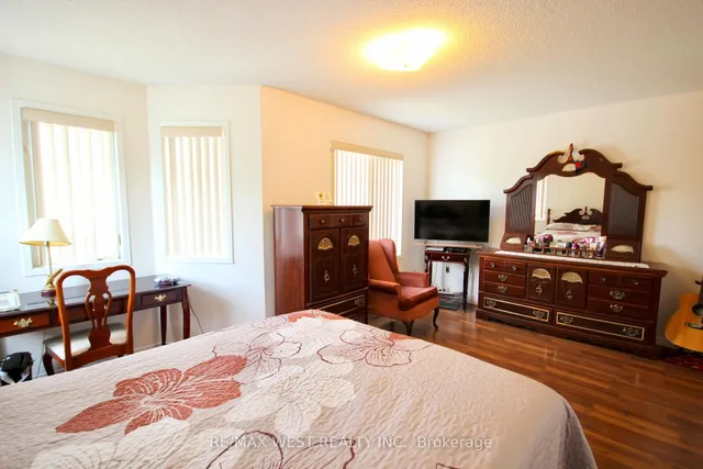 Additional image 17 of 1 Platinum Dr